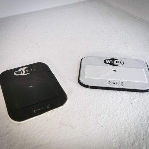 Zidni bez-kontaktni hotspot s NFC čipom, za pohranjivanje naziva, postavki i lozinke WiFi mreže za brzo i jednostavno spajanje.